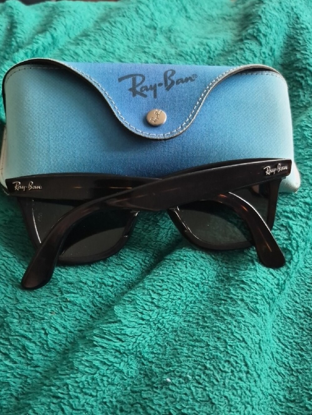Ray-Ban Turtle-Shell Wayfarer Sunglasses with Blue Case - Picture 2 of 8